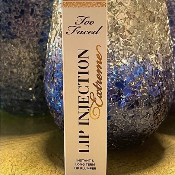 Too Faced Lip Injection - Picture 3 of 5